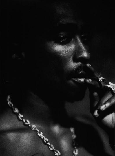 2pacsmokingjoint.jpg